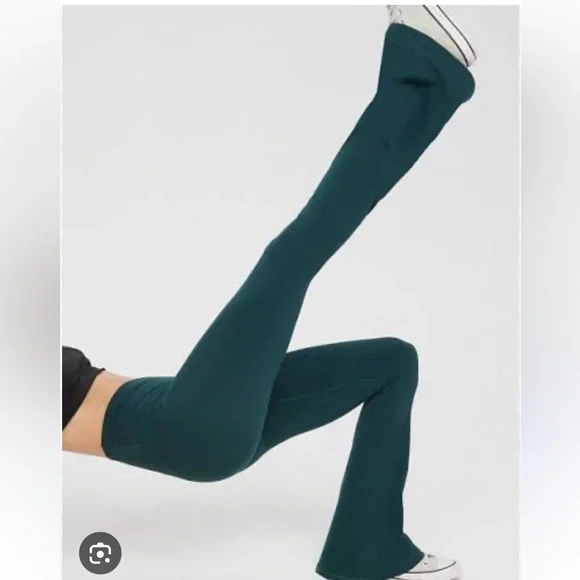 OFFLINE By Aerie Real Me High Waisted Crossover Flare Leggings - Picture 1 of 6